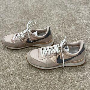 Nike Internationalist Pink Sneakers